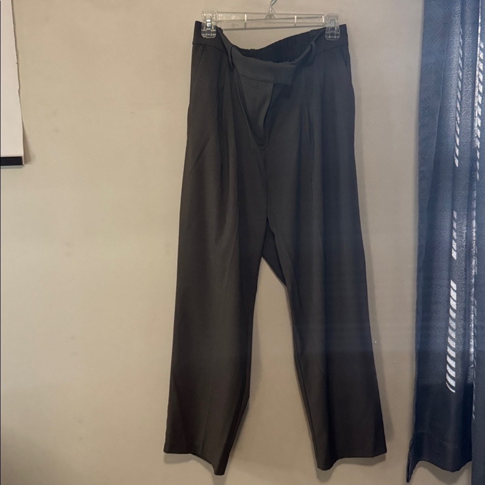 H&M Pleated Trousers